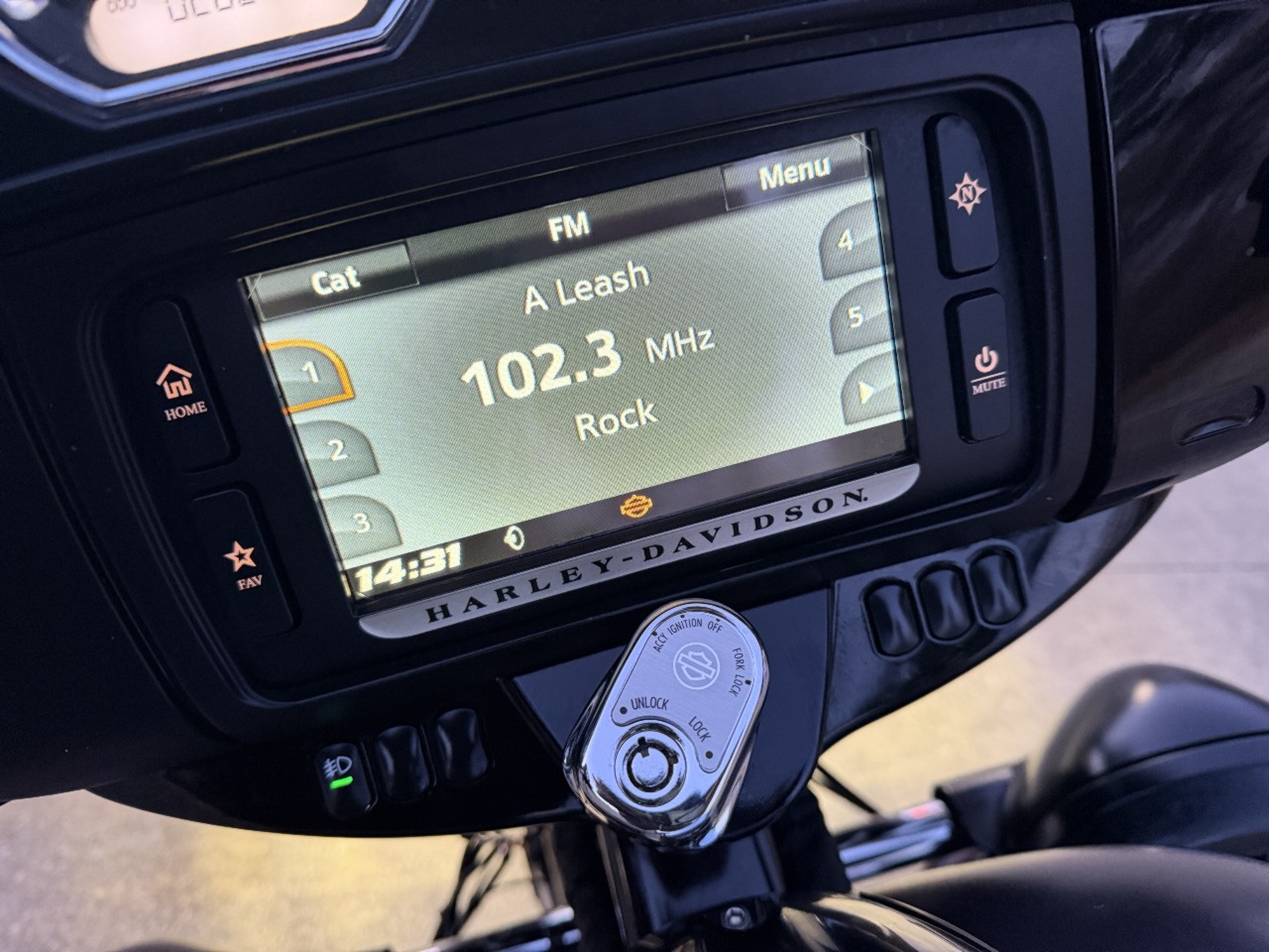 2017 Harley-Davidson FLHTK Electra Glide Ultra Limited / Street Glide